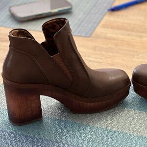 Korks Womens Robin Block Heel Booties-Worn Once-Size 7 Dark Brown